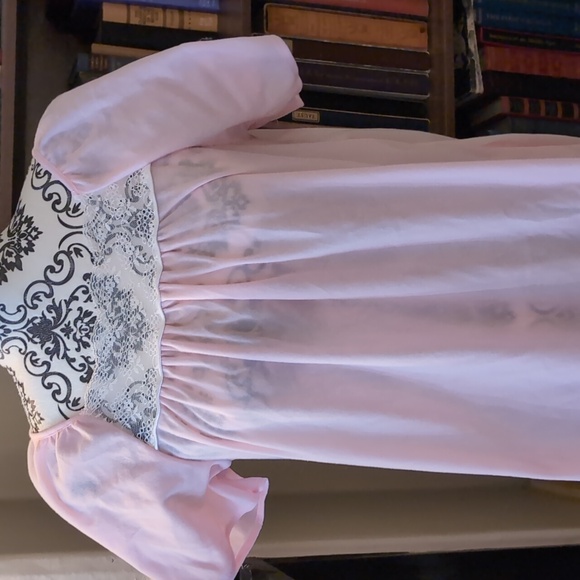 Vintage Pink Ruffle Nightgown and Robe Set - Picture 8 of 10